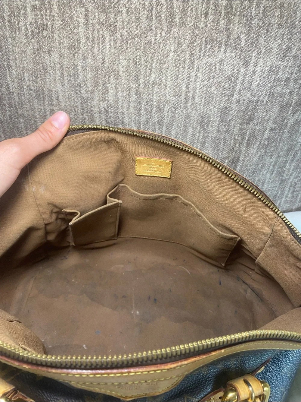 Louis Vuitton Tivoli GM Monogram Shoulder Bag with Tan Trim - Picture 8 of 16